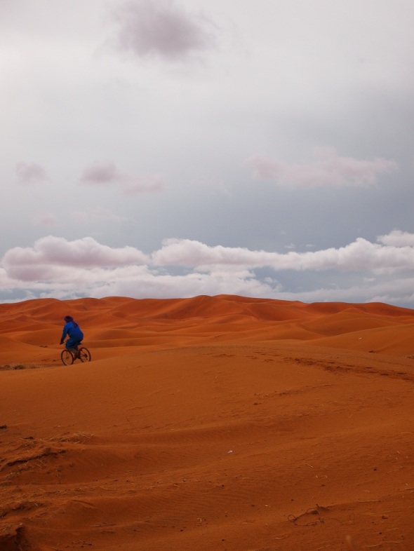 Cycling in the Moroccan dessert