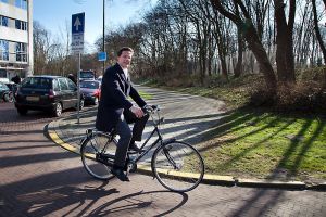 Cycle Chic: the resigned prime minister Mark Rutte on his ladies bike